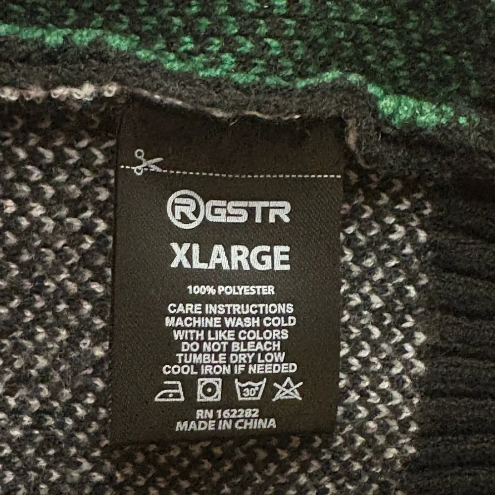 RGSTR, Black Skull Graphic Sweater,Size XL,NWT
